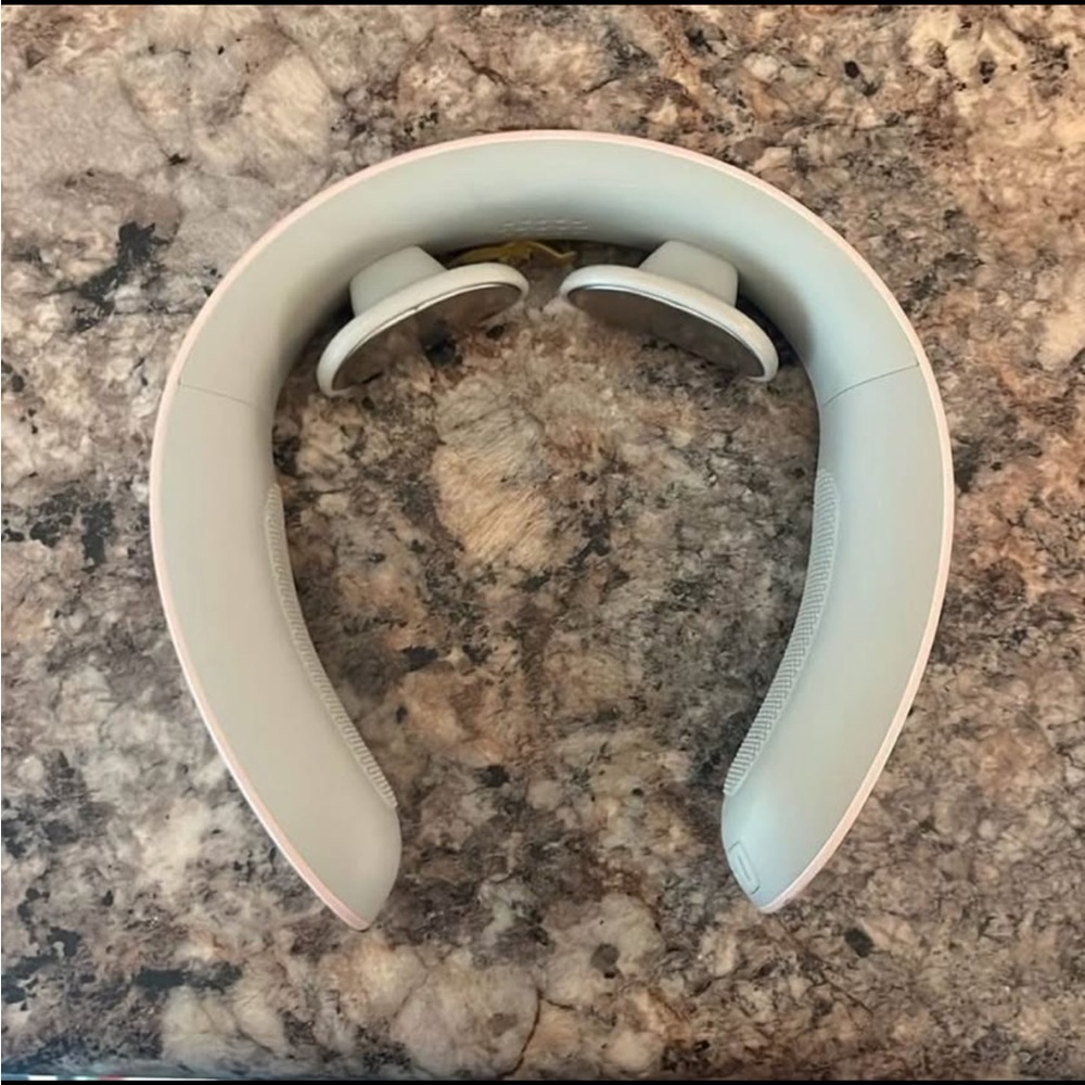 Nomisk Luna Heat and Neck Massager